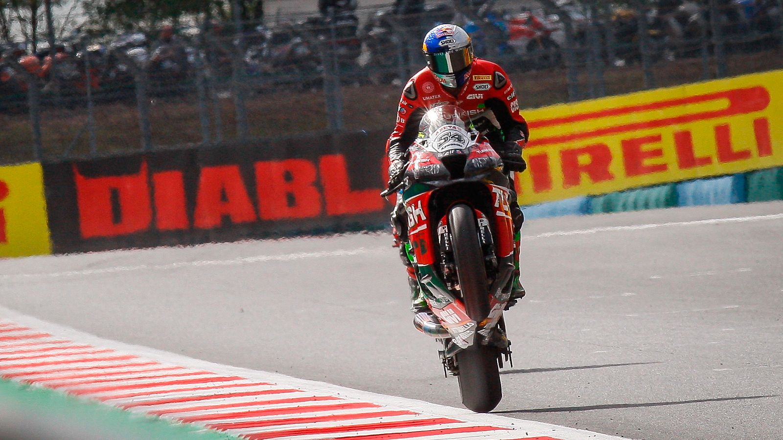 Razgatlioglu gana en Magny Cours y Rea deja el Mundial a tiro