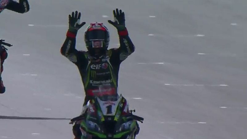 Rea aprovecha la caída de Bautista y es quíntuple campeón del mundo de Superbike