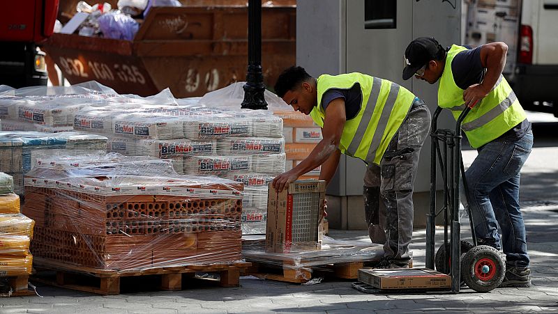 La economía española se frena en el segundo trimestre hasta el 0,4 %