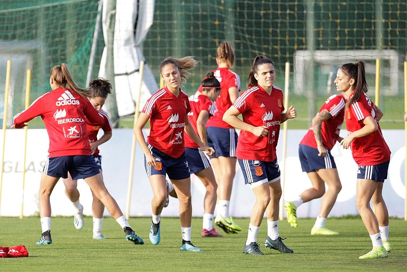 Una España más joven y renovada fija su horizonte en la Euro 2021