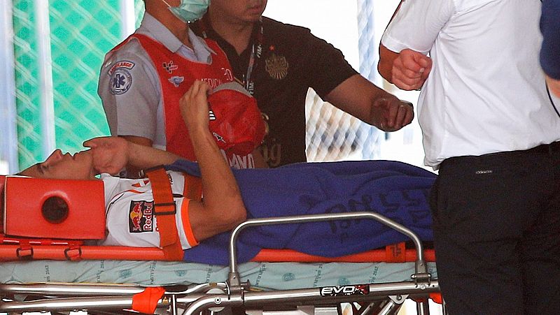 Márquez, ileso tras una caída en los libres