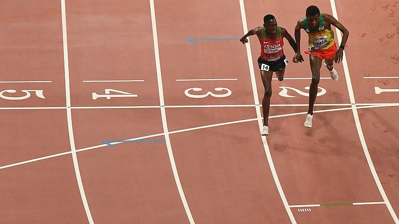 Carro, undécimo en la ajustadísima final de 3.000 obstáculos que ganó Kipruto por una centésima
