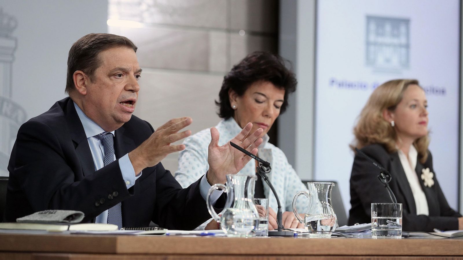 España convoca al embajador de Estados Unidos en protesta por la subida de aranceles