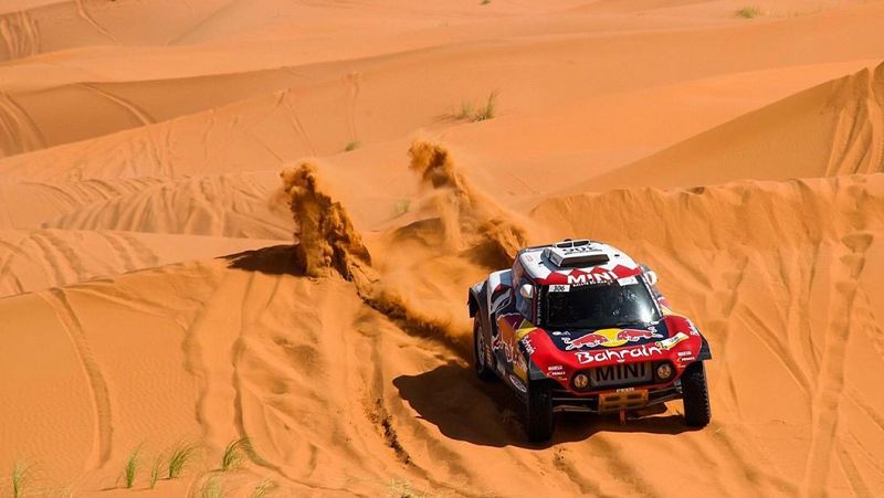 Carlos Sainz gana la tercera etapa del Rally de Marruecos, en la que Alonso rompe la suspensión