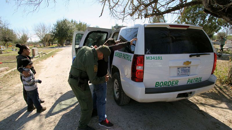 EE.UU. casi duplica las detenciones de migrantes indocumentados en la frontera con México en apenas un año