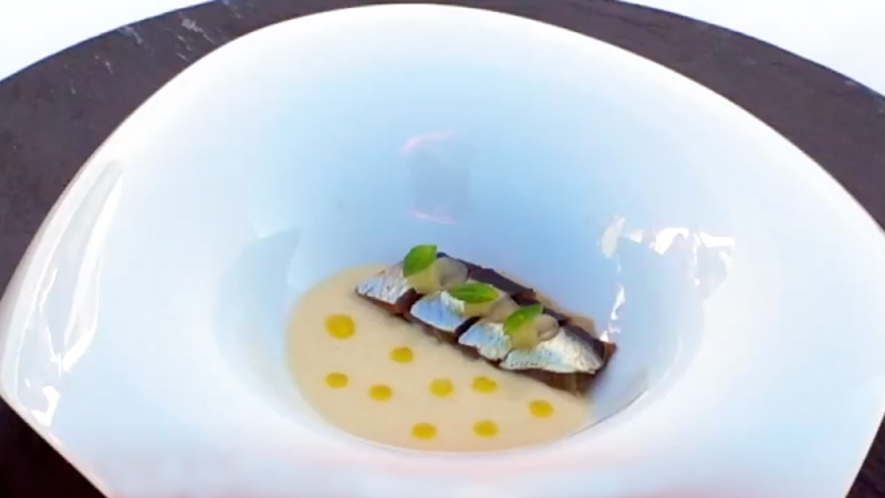 Receta de ajoblanco con sardina, ponzu, gel de manzana cida y apio