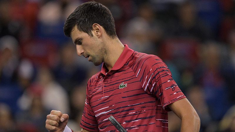 Djokovic y Bautista cumplen en Shangái para acceder a octavos