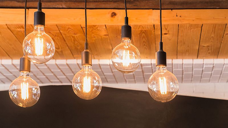 Los precios caen a su nivel más bajo en tres años y el IPC se sitúa en el 0,1 % en septiembre por la bajada de la luz