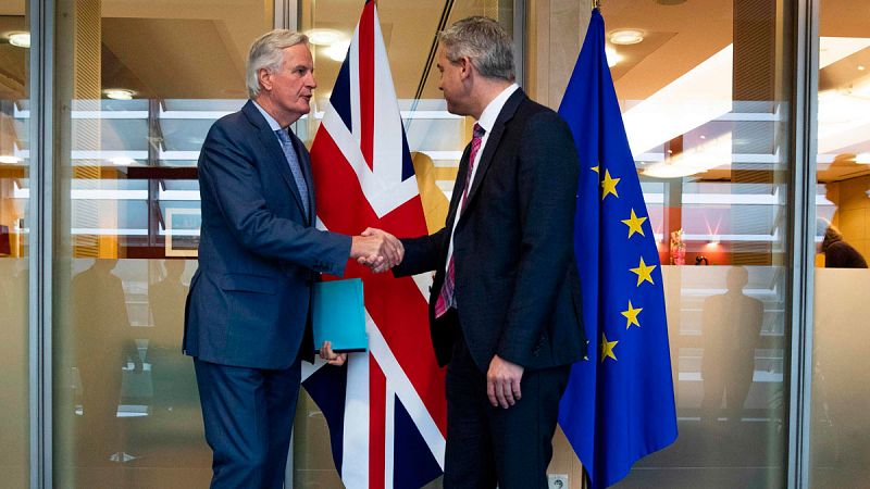 Bruselas y Londres apuran las negociaciones para buscar un acuerdo 'in extremis' para el 'Brexit'