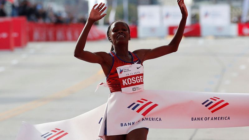 Brigid Kosgei bate el récord del mundo en el fin de semana del maratón