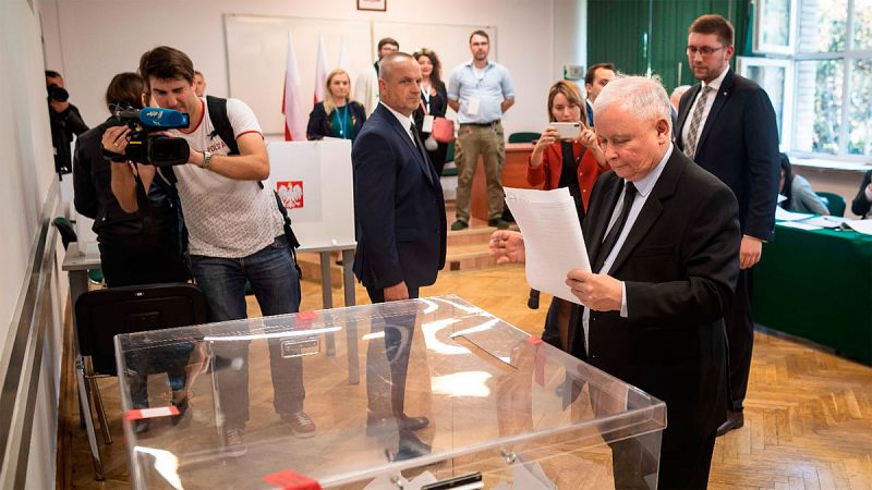 Los ultraconservadores de Ley y Justicia ganan las elecciones parlamentarias en Polonia