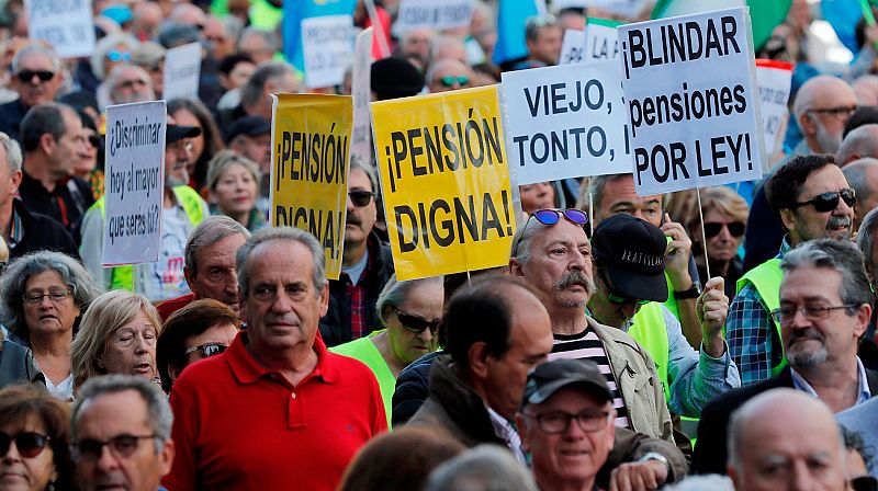 Miles de jubilados se manifiestan para pedir el blindaje de las pensiones en la Constitución