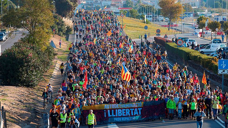 Las "Marchas por la libertad" siguen su camino y provocan cortes en varias carreteras catalanas
