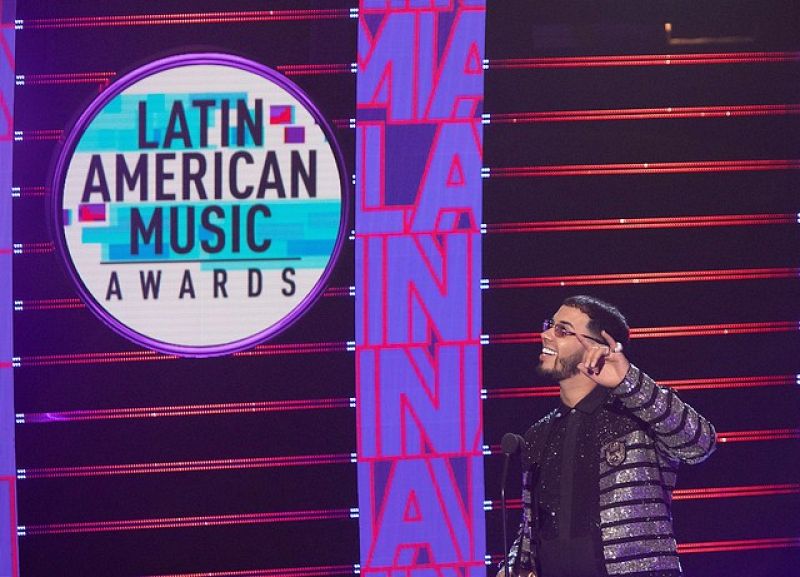 Anuel AA arrasa en unos Latin AMA que celebran a Marc Anthony y Becky G