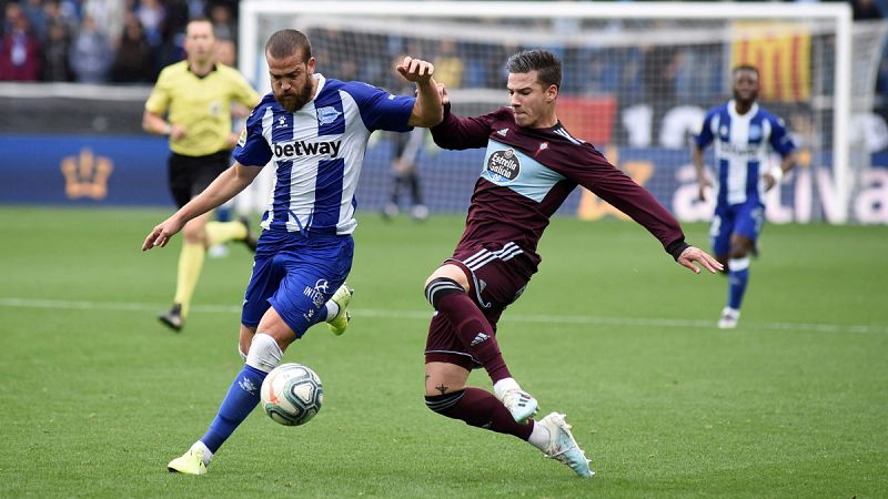 El Alavés vence al Celta y deja a Escribá tocado