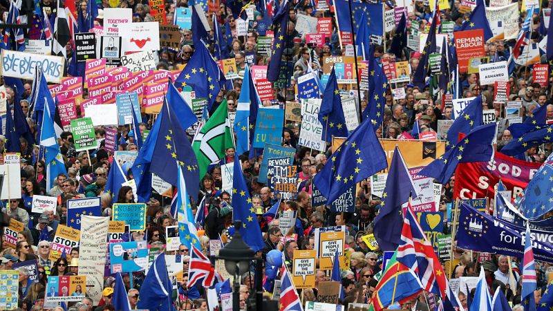 Varios miles de personas exigen un segundo referéndum del 'Brexit' en Londres