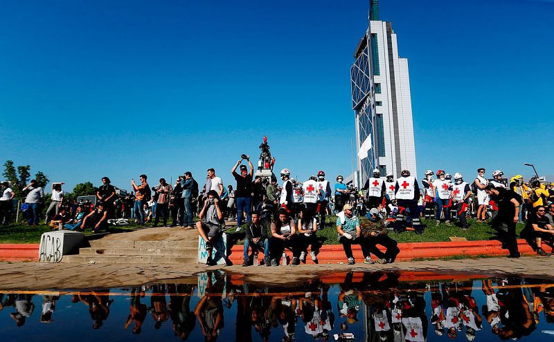 Santiago de Chile despierta "en calma" y trata de recuperar la normalidad tras las protestas