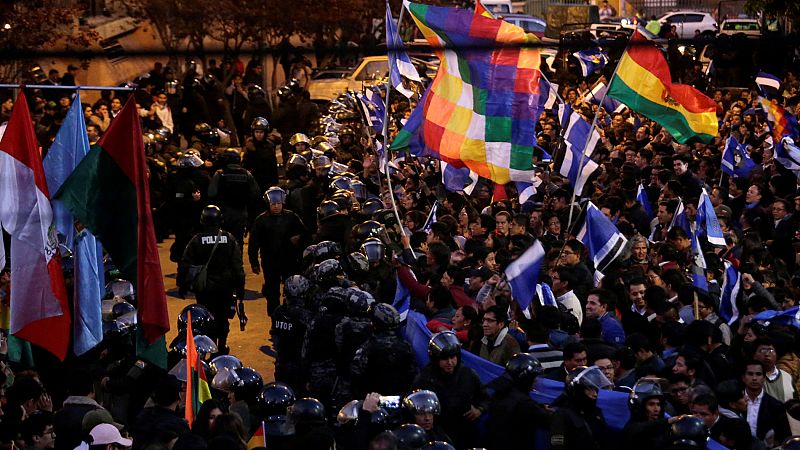 La confusión en el recuento electoral desata las protestas y acusaciones de fraude contra Evo Morales