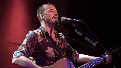 Solamente una vez - Coque Malla nos presenta su '¿Revolución?' - Escuchar ahora