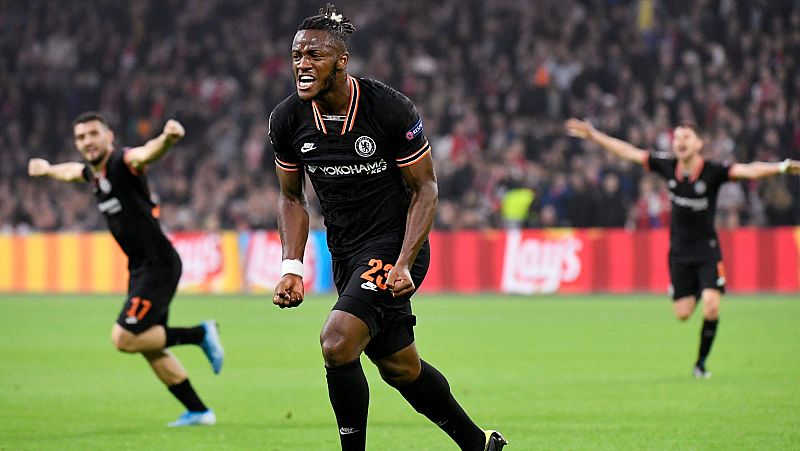 El Chelsea vence al Ajax y aprieta el grupo del Valencia