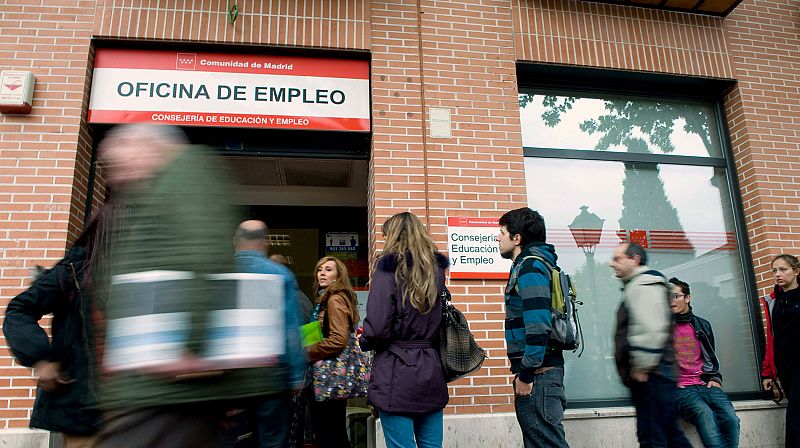 La creación de empleo se frena en el peor verano de los últimos seis años
