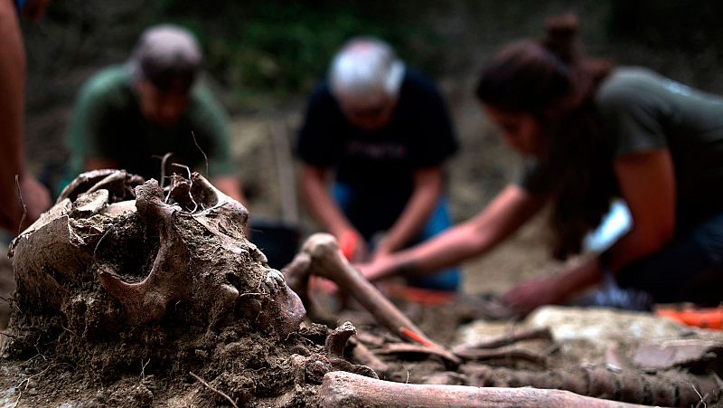 La Asociación de Memoria Histórica cree que la exhumación de Franco ayudará a las víctimas a "levantar la cabeza"