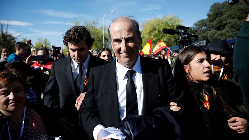 Los Franco critican el "grave atropello" de sus derechos y califican de "profanación" la exhumación del dictador