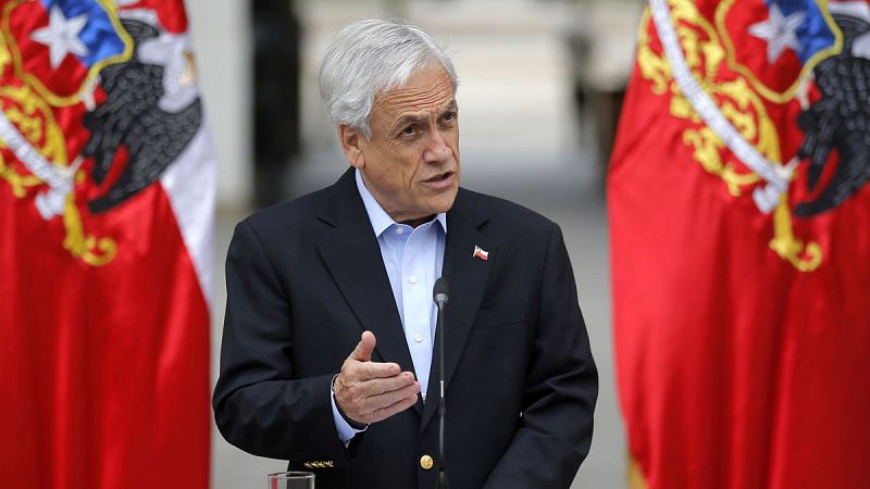 Piñera levanta el toque de queda y pide a todos sus ministros que renuncien para formar un nuevo Gobierno