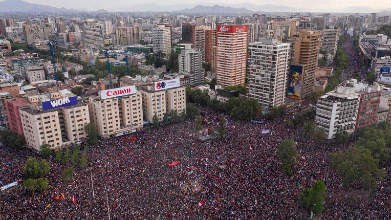 Las protestas en Chile se avivan con la marcha más grande de su democracia