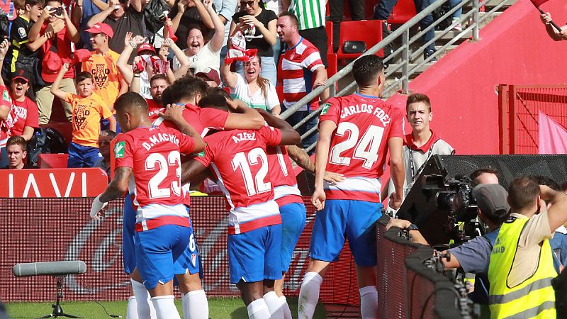 El Granada de Diego Martínez aprovecha la jornada sin Clásico para ponerse líder