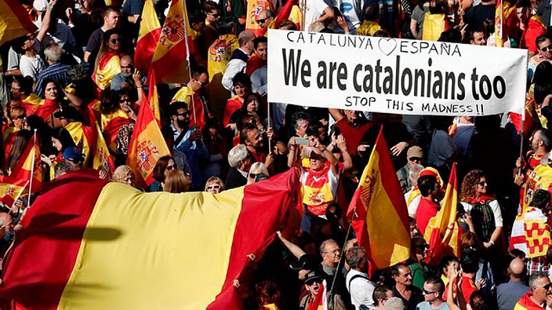 Miles de personas se manifiestan en Barcelona para decir "basta" al 'procés' y "por la concordia"