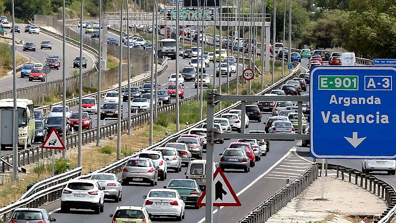 El inicio del puente de Todos los Santos deja retenciones en las principales ciudades de España