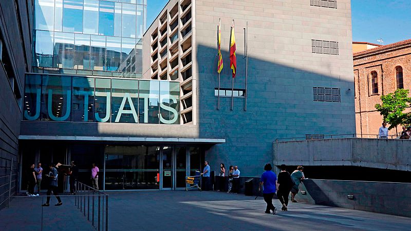 Condenados por abuso y no por agresión sexual los cinco acusados de la violación múltiple de Manresa