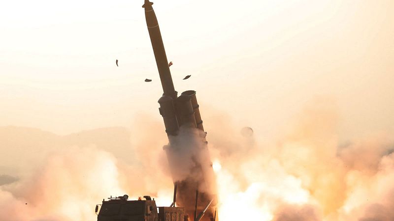 Corea del Norte confirma un ensayo con lanzacohetes "super grande"