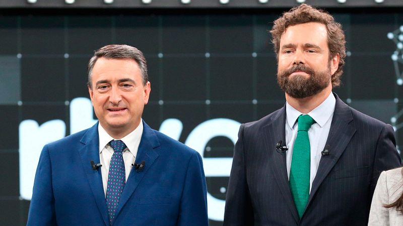 El PNV dice que "no da la mano a franquistas" después de negar el saludo a Vox en el debate a siete en RTVE