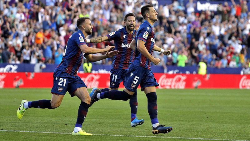 El Levante remonta a un Barça desdibujado en la segunda parte