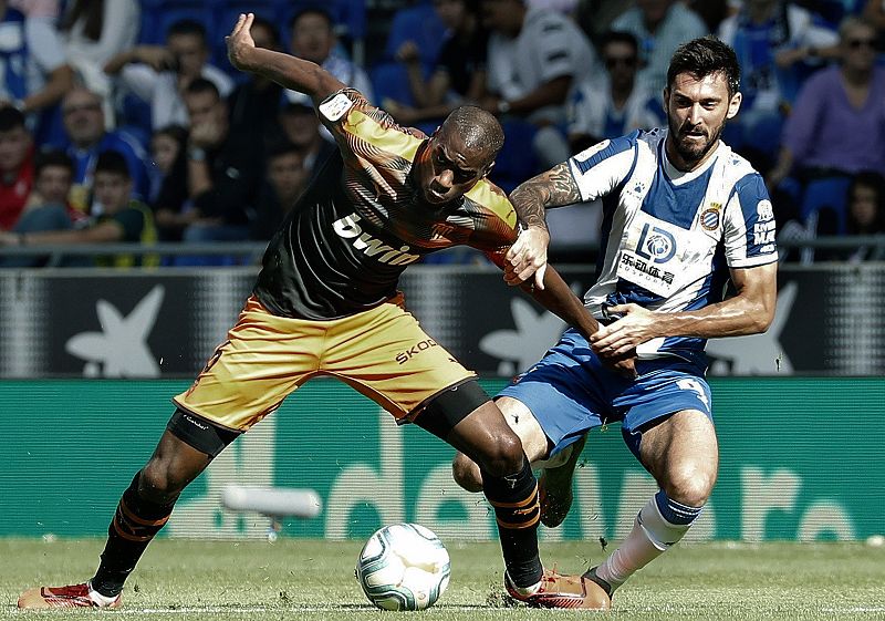 El Valencia remonta a un Espanyol que sigue sin ganar en casa