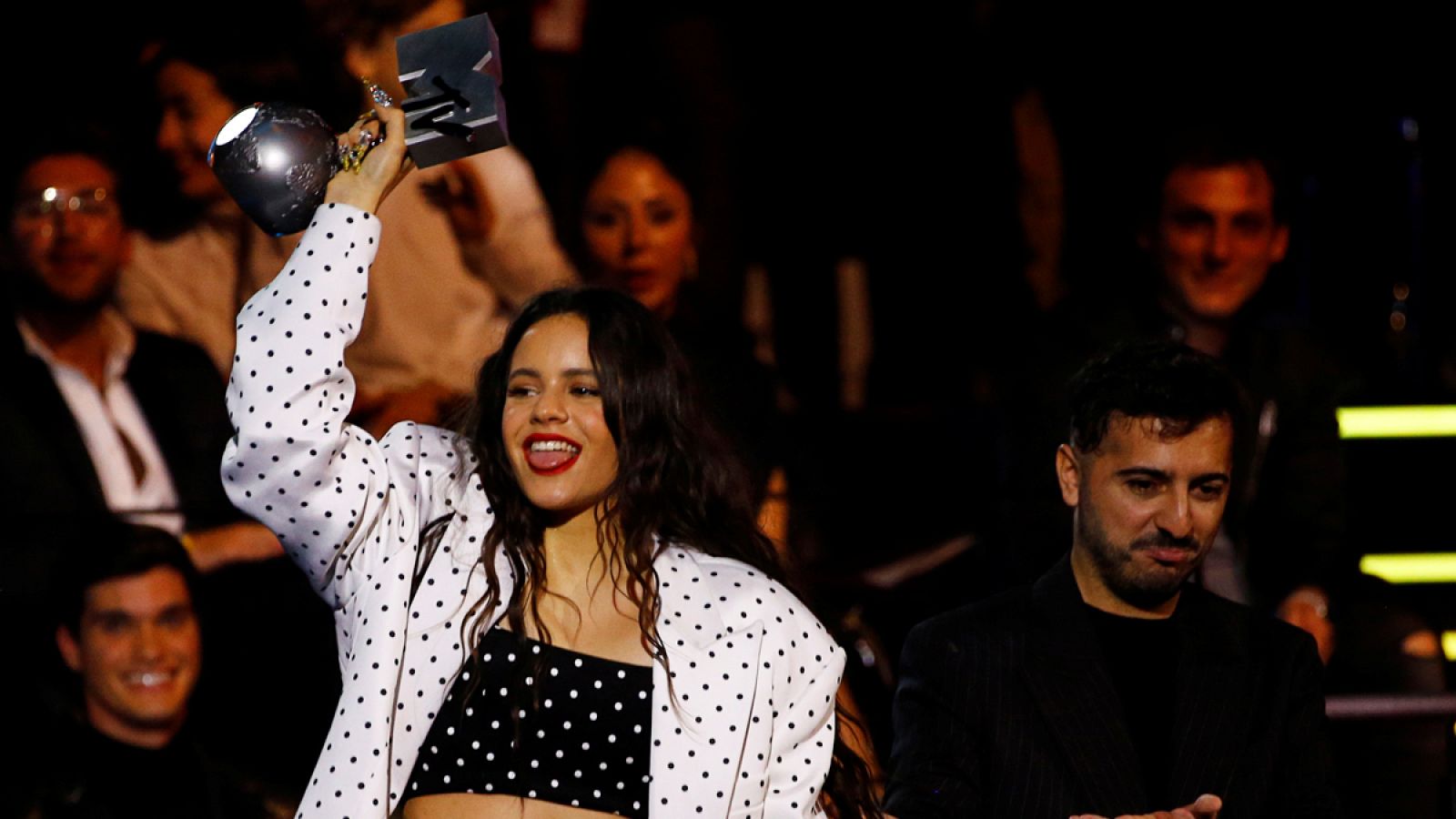 MTV EMA Sevilla 2019:Rosalía, Taylor Swift y Lola Índigo triunfan en los EMAs 2019 - Telediario 1 | Ver