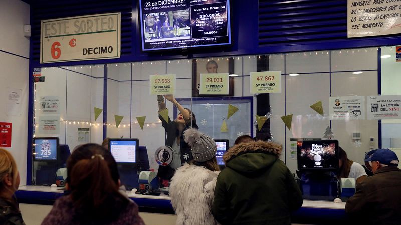 Los premios de la Lotería suben 2.000 euros por la bajada de impuestos