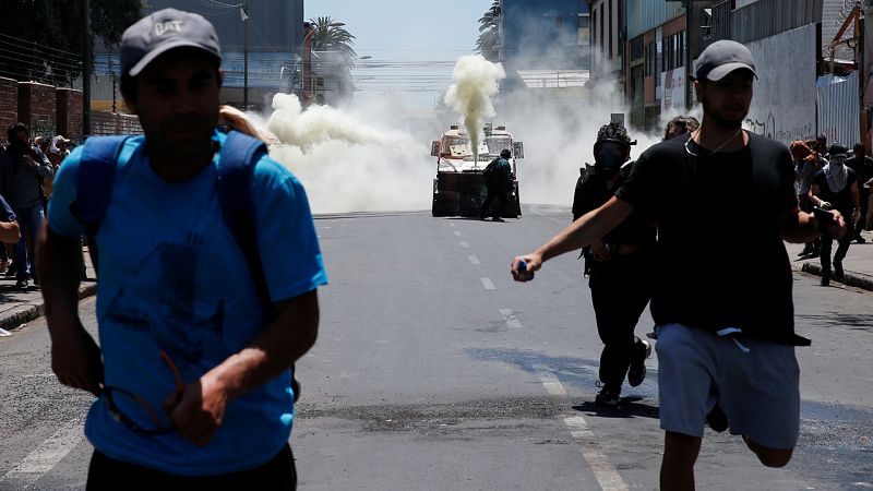 La Fiscalía acusa a 14 policías de dos casos de tortura durante las protestas en Chile