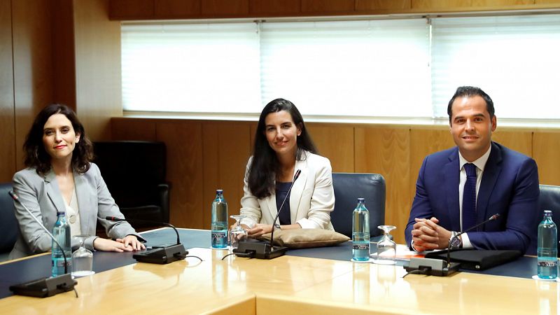 PP y Cs apoyan una propuesta de Vox en la Asamblea de Madrid para ilegalizar a los partidos separatistas