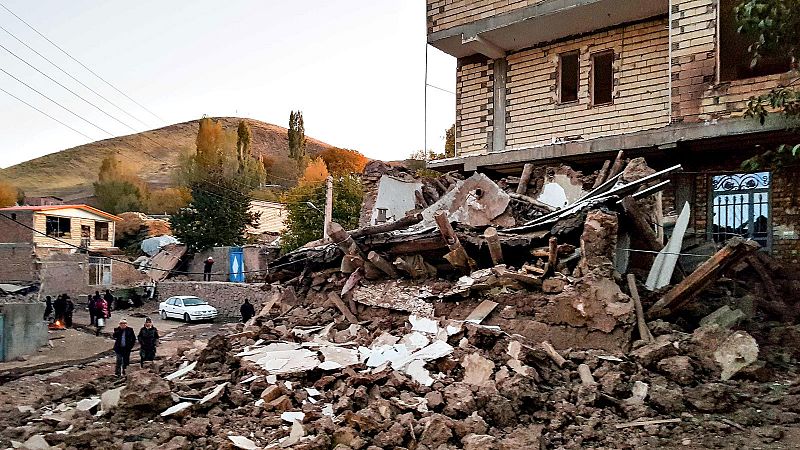 Un terremoto en el noroeste de Irán deja al menos seis muertos y más de 300 personas heridas