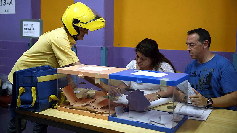 Más de 900.000 personas han enviado sus papeletas tras finalizar el plazo del voto por correo