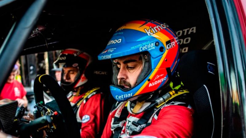 Alonso termina tercero en Arabia Saudí y consigue su primer podio en un rally