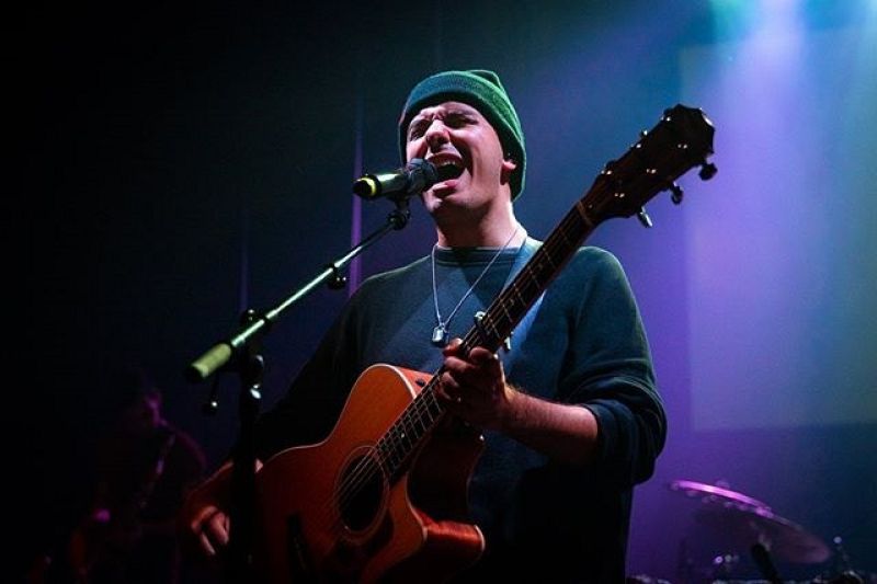 Invitados, emoción y buena música: así fue el fin de gira de Alfred en el Palau Sant Jordi