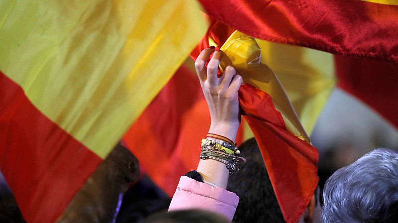 La bandera de Espaa protagoniza buena parte de los bulos en la jornada electoral del 10N