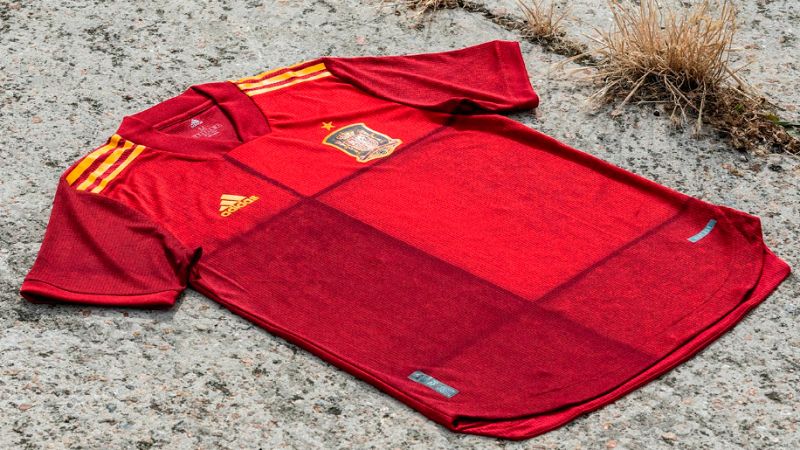 España presenta la camiseta que lucirá en la Eurocopa 2020