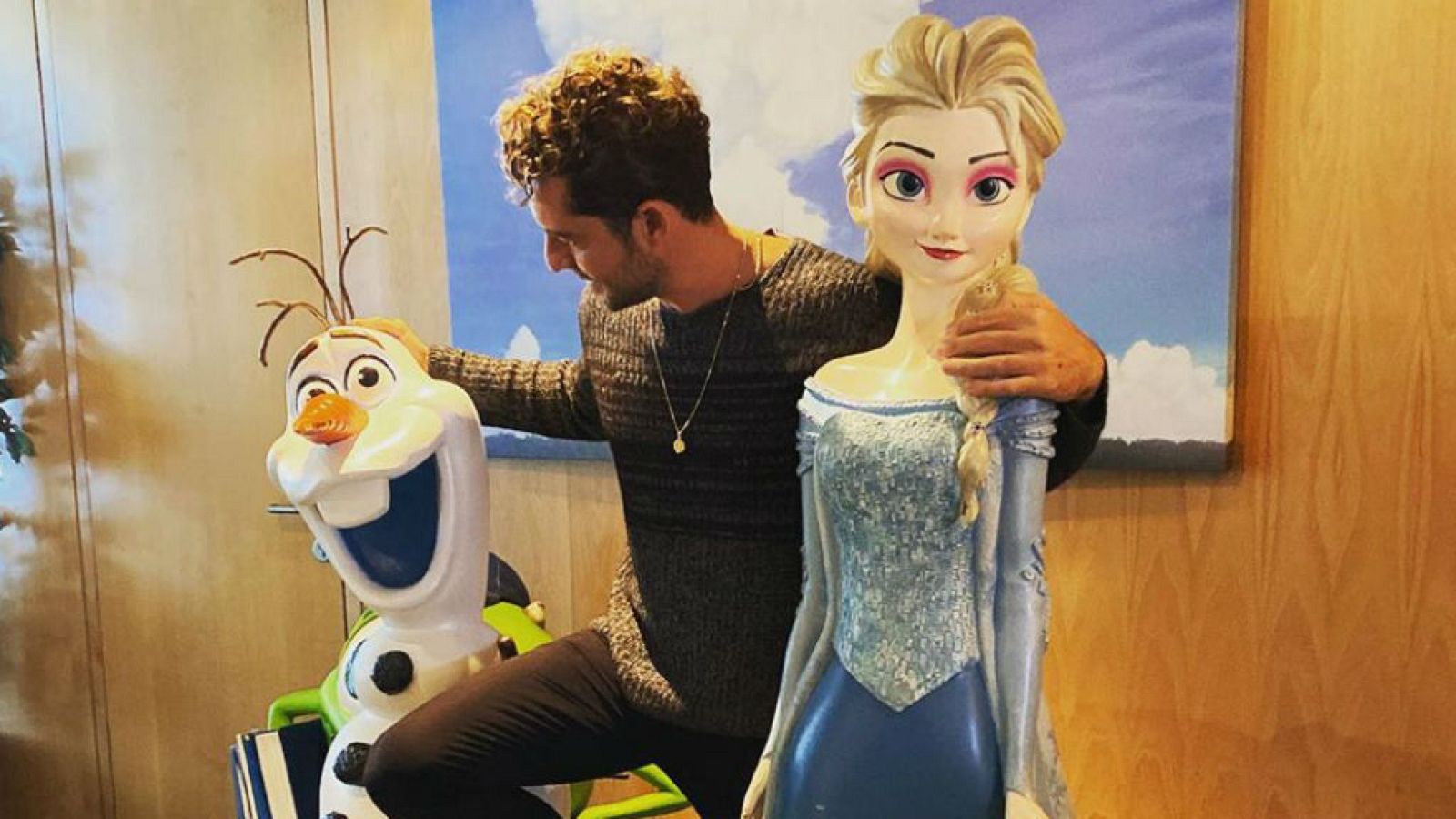 Corazón - David Bisbal interpreta "Mucho más allá" en Frozen 2