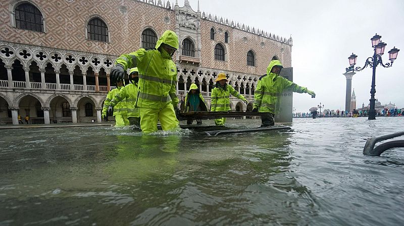 Venecia sufre su peor inundación desde 1966