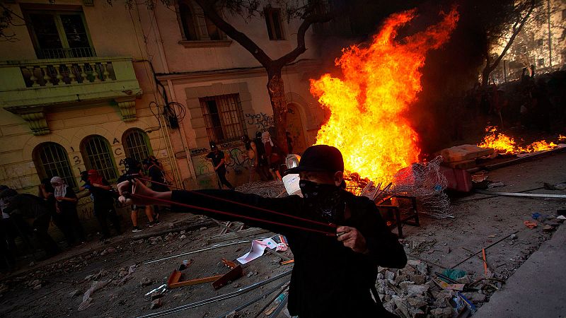 Las protestas se agudizan en Chile, con más de 800 detenidos y medio centenar de heridos en la huelga general